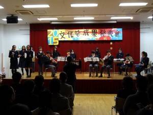 中學部樂隊演奏為發表會揭幕