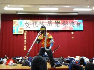替代役教師黃暄育變身登場