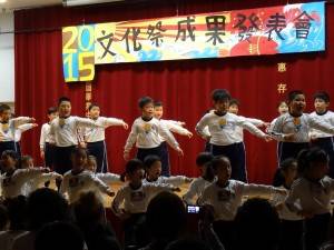 小2 邊朗讀邊打拳 展現文武雙全