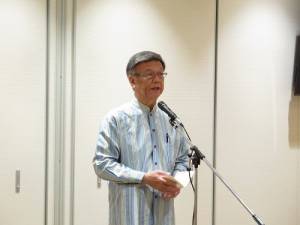 沖繩縣知事翁長雄志率團訪台前,在機場表示希望此次可以促成台沖企業交流