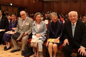 前駐日代表許世楷與夫人盧千惠(右1、2)出席台日文化交流音樂會,前日相森喜朗(右4)亦與會聆聽