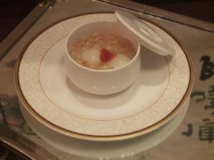 ＜福徳円満＞金木犀酒粕仕立ての団子スープ。台湾では冬至に食べる縁起物