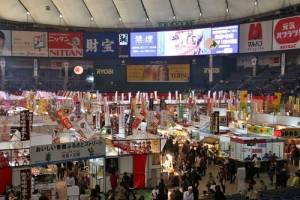 現場有超過300種美食等待民眾前往品嘗