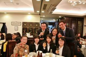 外貿協會東京事務所所長吳俊澤(後排左1)和ITI研修生交流合影