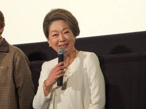 主題歌「人生という旅」を歌う由紀さおりさん