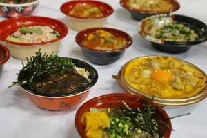 東京故鄉祭活動期間同時舉辦全國丼飯大賽,各地特色丼飯角逐金獎榮譽