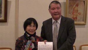 王東生組長致贈陳清玉顧問獎狀