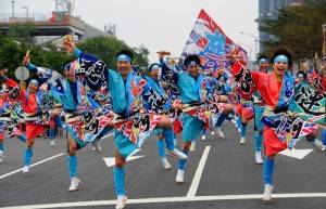 來自北海道的「夢想漣ESASHI」隊伍,以「海起誓興」為主題,呈現與大海共生、祈許豐收的心願(照片提供:桃園市政府)