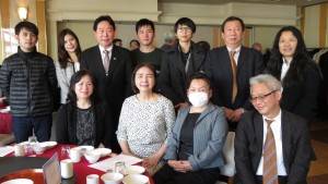左二:新垣委員與千葉台商會成員合影