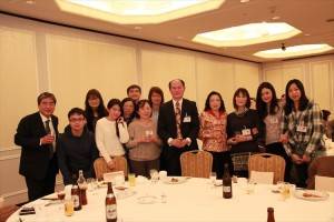 駐橫濱辦事處處長粘信士伉儷在現場與靜岡僑會及留學生交流