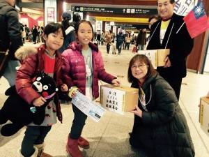 日本民眾不分男女老少，慷慨解囊援助台南震災