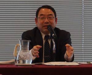 平成国際大学法学部長の浅野和夫氏