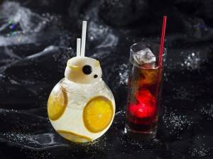 迪士尼大使大飯店推出星戰迷也興奮的造型飲品（©Disney ©& TM Lucasfilm Ltd.）