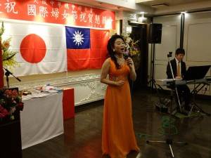 聲樂家李浩麗為僑胞帶來多首懷念歌曲