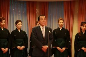 寶塚歌劇團理事長小川友次盼有機會帶著寶塚歌劇團到台南演出,鼓舞當地災民