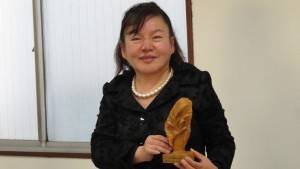 集集鎮致贈千葉台商會木雕〈 會長 濱田裕子〉