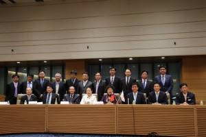 高雄市長陳菊領軍,和南台灣5縣市首長拜會日本台灣經濟文化交流青年議員會