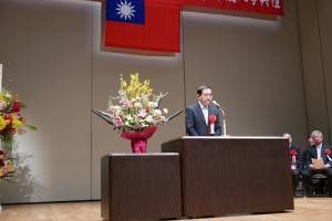 橫濱中華學院校長馮彥國致詞鼓勵新生