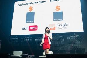 SkyREC由業務開發總監謝凱蒂進入總決賽上台簡報，代表台灣最終獲得2016 Slush Asia 總冠軍（照片提供：ＴＳＳ）
