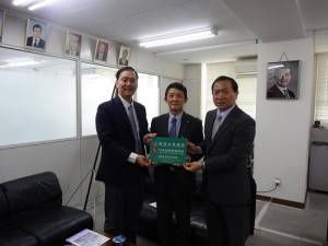 橫濱中華學院成為中信金融管理學院培育國際金融家的教育聯盟夥伴（圖中為橫濱華僑總會會長羅鴻健）