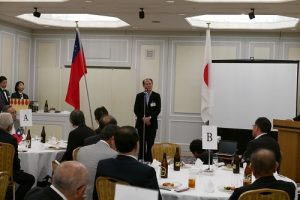 駐橫濱辦事處處長粘信士致賀詞