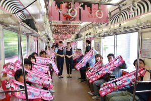 6月4日的彩繪列車首發典禮上,有超過300位粉絲一起搭乘列車出發