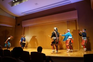 祭りの際などで実際に踊られている踊りや音楽を披露