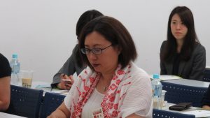 會長錢妙玲用心聆聽講座