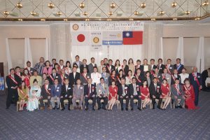 三峽北大菁英 東京新宿御苑扶輪社社員合影 
