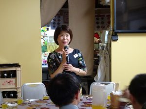 副會長洪麗華問候年輕人 邀請大家參加10月歸國訪問團