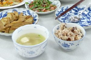 苗栗公館特產紅棗加上奈良明日香村三色米煮成的風味飯