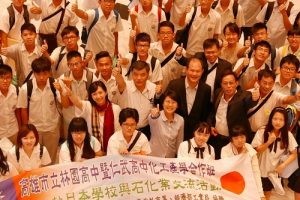 訪團合影留念