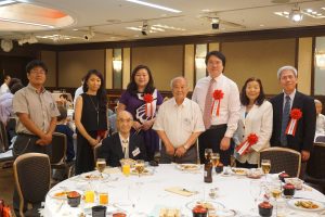 林市長（右３）が同会に参加するきっかけは一青妙さん（左２）の紹介がきっかけだった