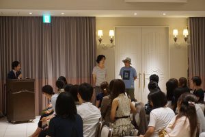 中野裕太さん（左）と谷内田彰久監督がサプライズゲストとして登壇