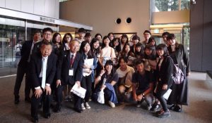 逢甲大學商學院行銷學系師生造訪產經新聞社