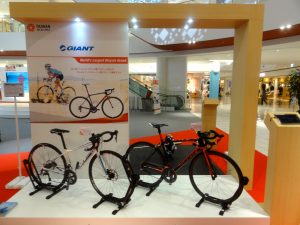 「GIANT」（巨大機械工業股份有限公司）のロードバイク