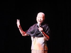 素晴らしい歌声で会場を魅了した台湾人間国宝の廖瓊枝さん