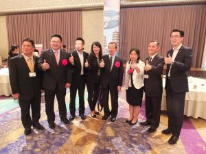 観光懇親会にて。台湾観光協会東京事務所の鄭憶萍所長（右３）