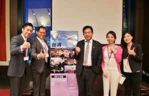 復航日本支社長江許賢（右３）和關西台商青商會成員合影