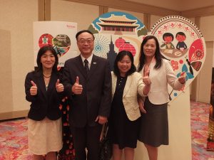 台湾観光協会東京事務所の職員らと