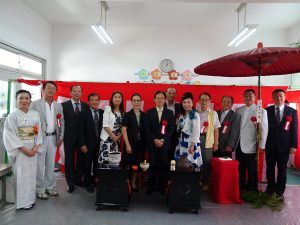 全體來賓在茶道體驗教室與浜田老師合影