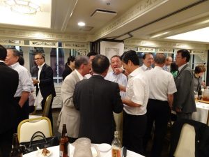 會後舉辦懇親會、與會人士踴躍交流、交換意見。