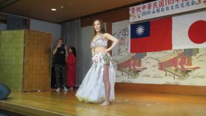 狄鶯熱舞 孫鵬在旁紀錄