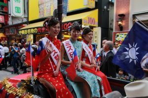 雙十國慶小姐、日華親善小姐和橫濱中華學院校友會小姐亮麗登場