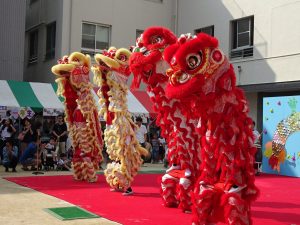 舞獅 賣力演出