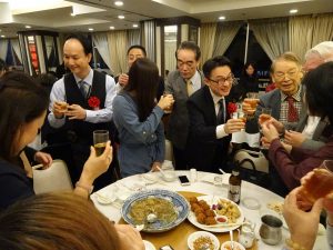 中國國民黨主席辦公室主任王智弘、秘書侯一罡、組發會海外部主任郭昀光在李忠儒陪同下 逐桌問候僑胞、聽取意見。