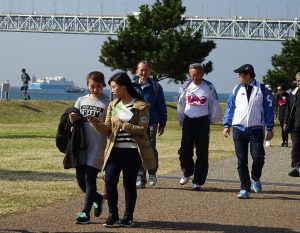 沿著海岸線往三宮方面前進