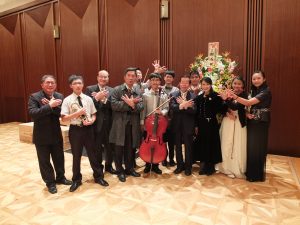 台北駐日経済文化代表処の謝長廷代表も来賓として出席した（右）