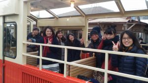 日本千葉台灣商會青年部秋季賞楓行,搭乘開放式列車