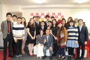 亞東親善協會會長大江康弘伉儷（前排右4,5）出席留日東京同學會忘年會